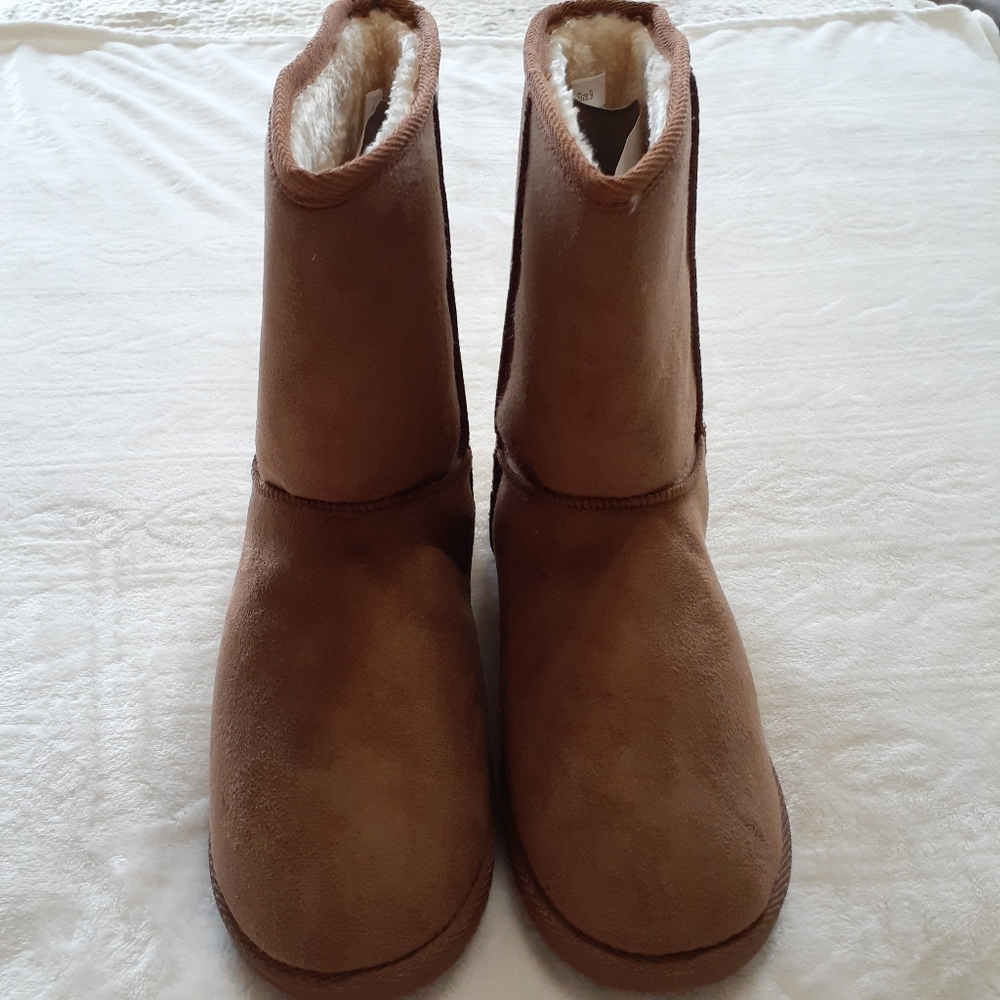 Oliver  Miller  Women's  Boots  Size  9.